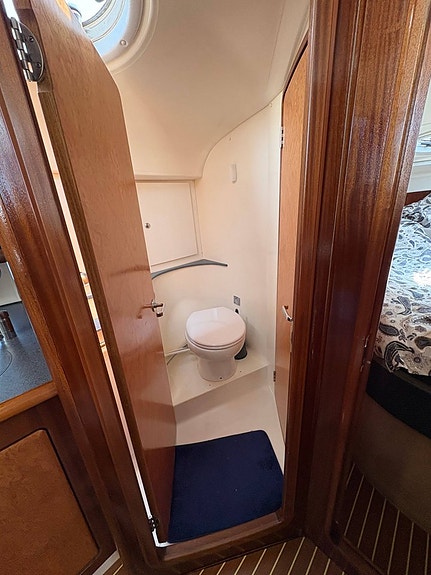Bavaria 330 Sport - 2x Volvo Penta KAD43 20 of 22