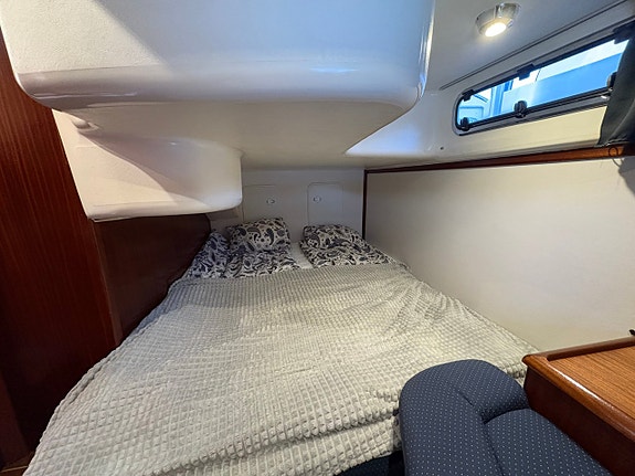 Bavaria 330 Sport - 2x Volvo Penta KAD43 17 of 22