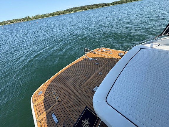 Bavaria 330 Sport - 2x Volvo Penta KAD43 10 of 22