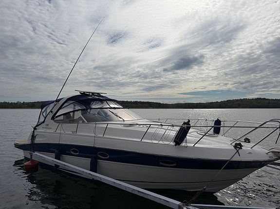 Bavaria 330 Sport - 2x Volvo Penta KAD43 3 of 22