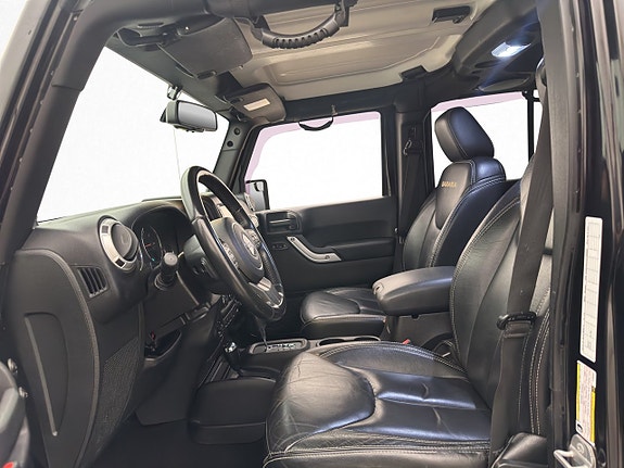 Jeep Wrangler Unlimited 12 of 28