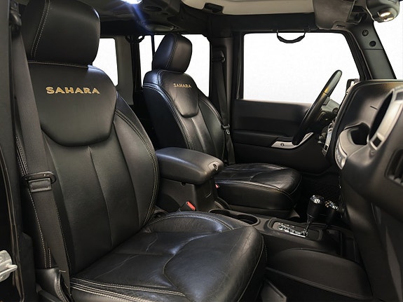Jeep Wrangler Unlimited 14 of 28