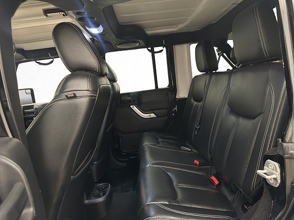 Jeep Wrangler Unlimited 15 of 28