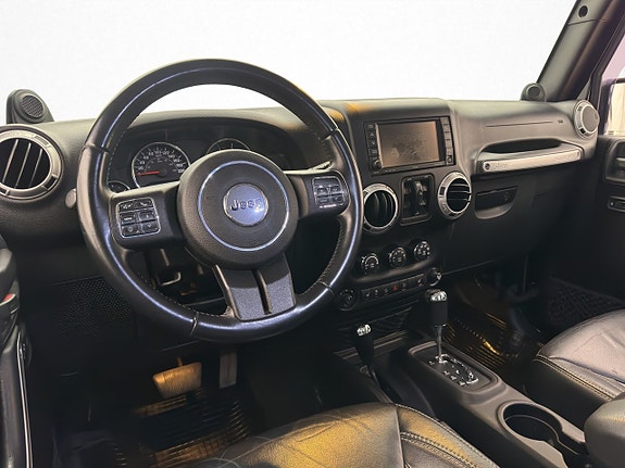 Jeep Wrangler Unlimited 18 of 28