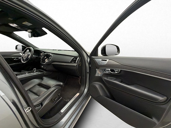 Volvo XC90 14 of 30