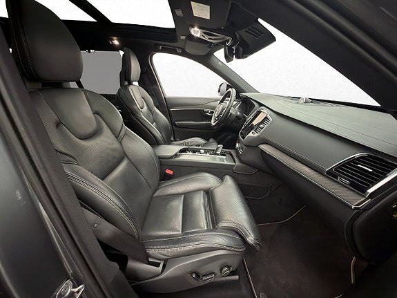 Volvo XC90 12 of 30