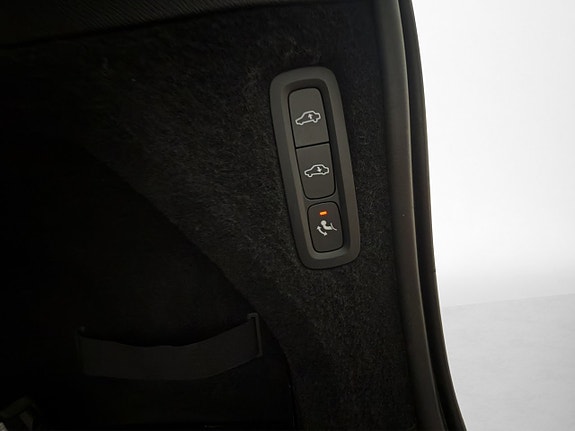 Volvo XC90 10 of 30