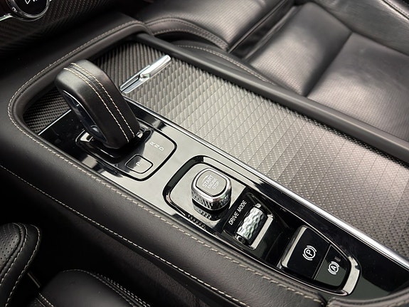 Volvo XC90 27 of 30