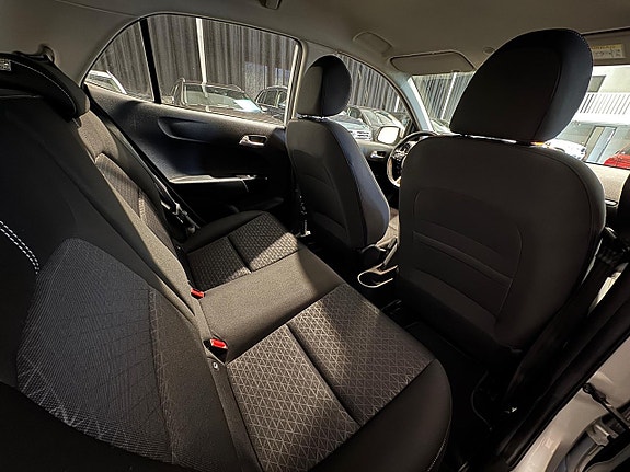 Kia Picanto 8 of 17