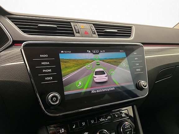Skoda Superb 16 of 30