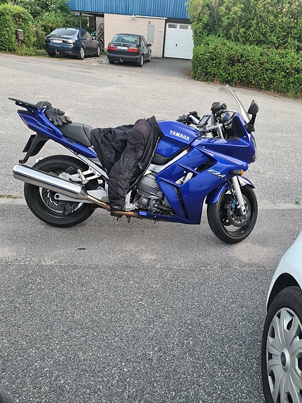 Yamaha FJR1300 3 of 4