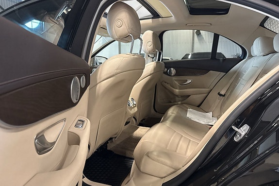 Mercedes-Benz C180 15 of 25