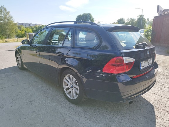 BMW 320i 6 of 10