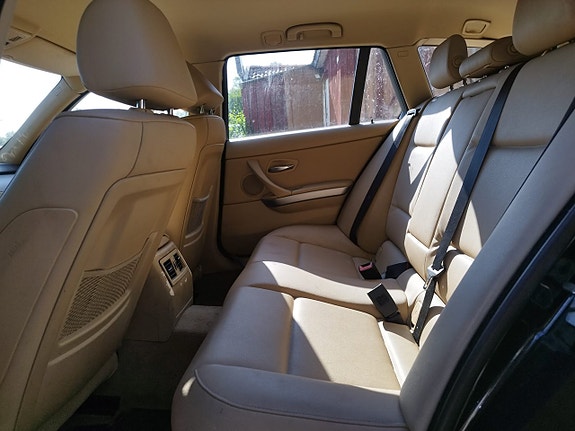 BMW 320i 9 of 10