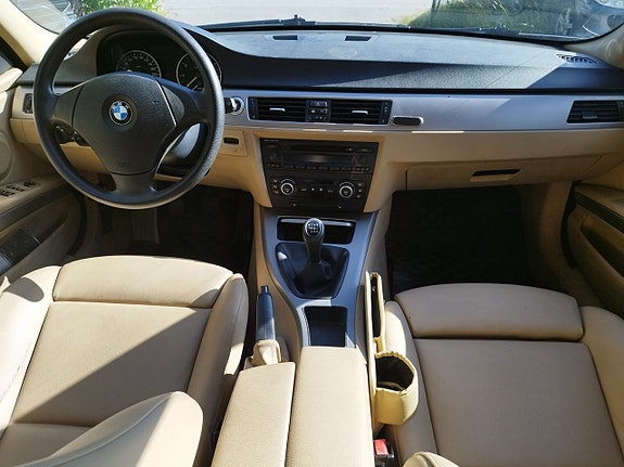BMW 320i 7 of 10