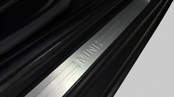 MINI Cooper 14 of 17