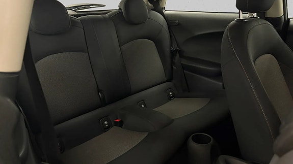 MINI Cooper 17 of 17