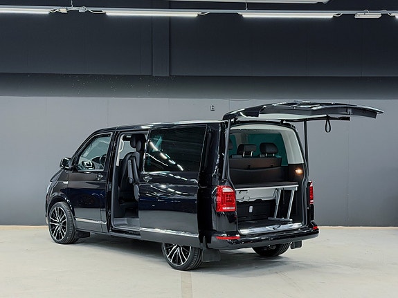 Volkswagen Multivan 9 of 22