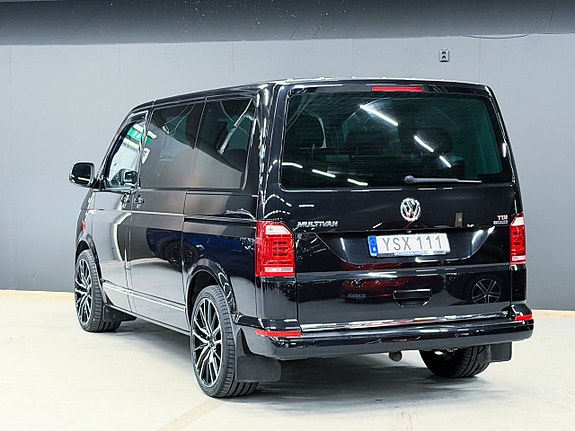 Volkswagen Multivan 8 of 22