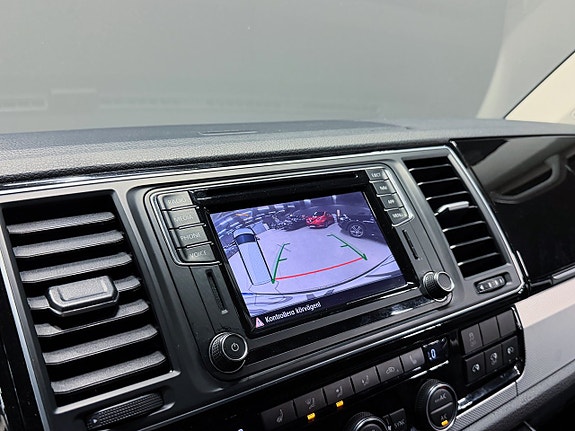 Volkswagen Multivan 5 of 22