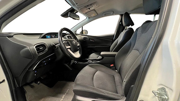 Toyota Prius Plug-in Hybrid 11 of 20