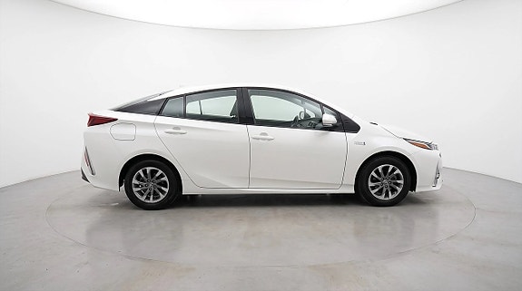 Toyota Prius Plug-in Hybrid 4 of 21