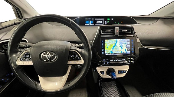 Toyota Prius Plug-in Hybrid 9 of 20