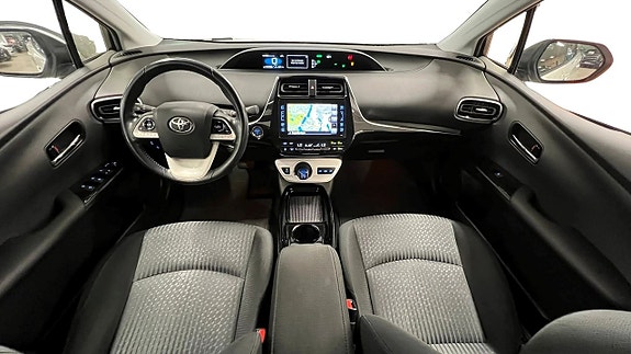 Toyota Prius Plug-in Hybrid 6 of 20
