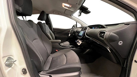 Toyota Prius Plug-in Hybrid 15 of 20