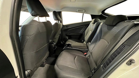 Toyota Prius Plug-in Hybrid 12 of 20