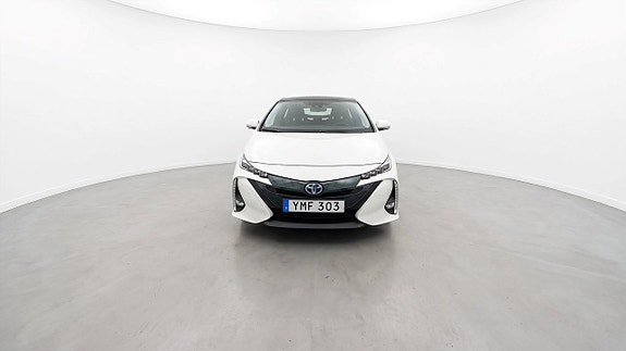 Toyota Prius Plug-in Hybrid 2 of 21