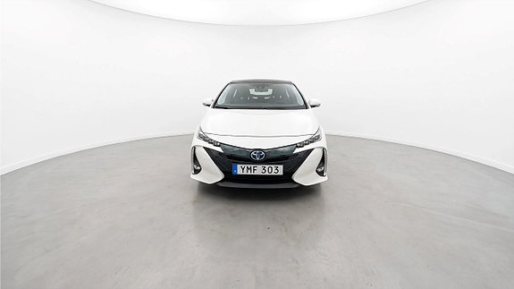 Toyota Prius Plug-in Hybrid 2 of 20