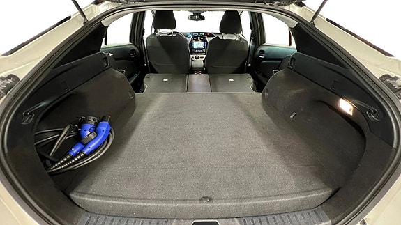 Toyota Prius Plug-in Hybrid 13 of 20