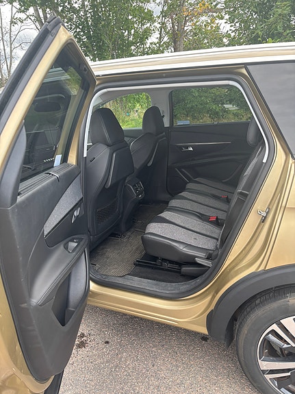 Peugeot 5008 3 of 9