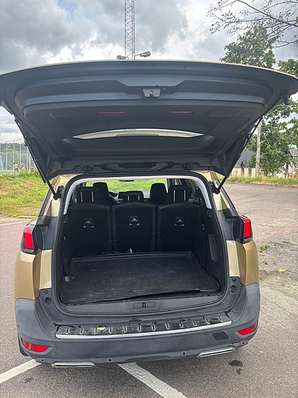 Peugeot 5008 5 of 9