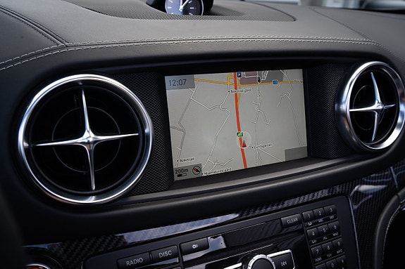 Mercedes-Benz SL63 17 of 30