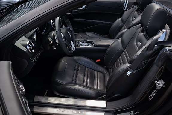 Mercedes-Benz SL63 11 of 30