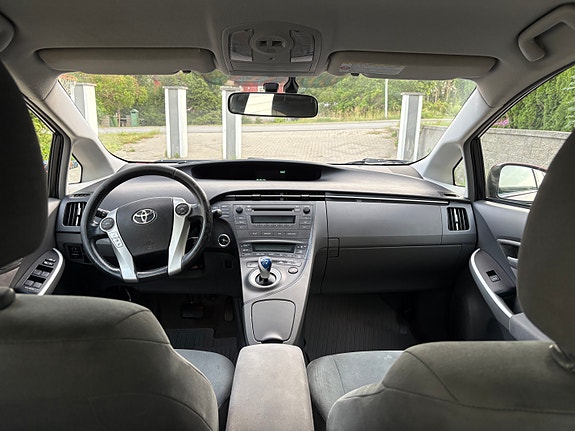 Toyota Prius 6 of 6