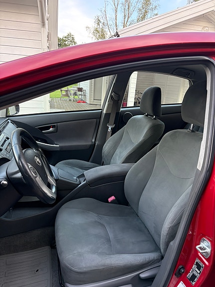 Toyota Prius 4 of 6