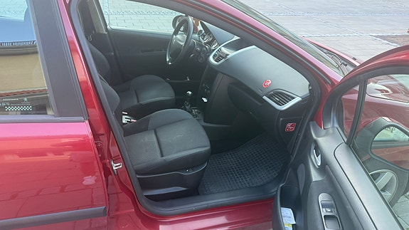 Peugeot 207 8 of 10