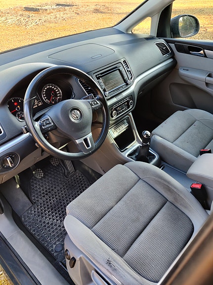 Volkswagen Sharan 2 of 3