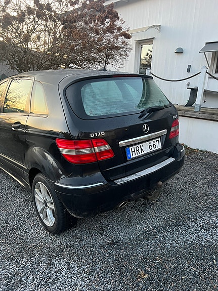 Mercedes-Benz B170 3 of 3