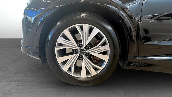 Audi Q4 e-tron 6 of 12