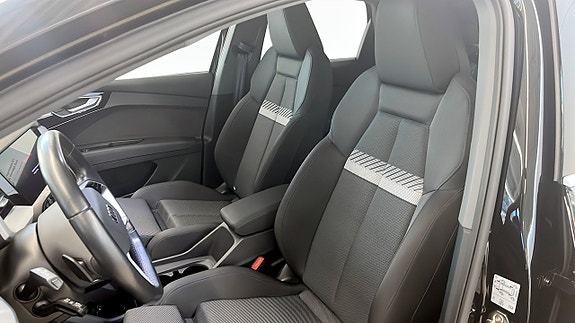 Audi Q4 e-tron 8 of 12