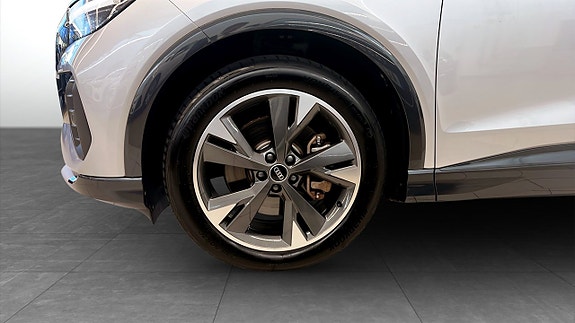 Audi Q4 e-tron 6 of 12