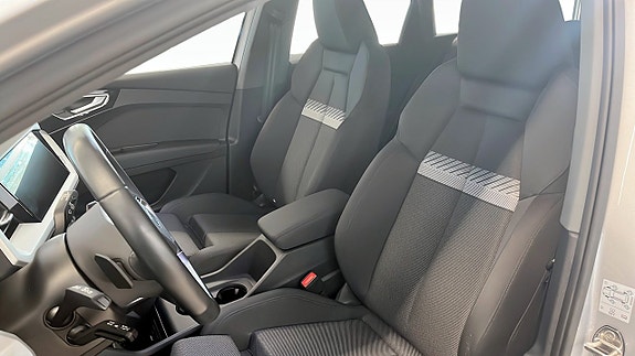 Audi Q4 e-tron 8 of 12