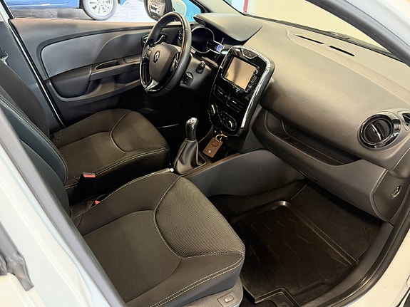 Renault Clio 12 of 19