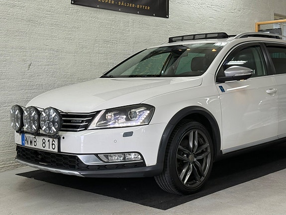 Volkswagen Passat Alltrack 2 of 20