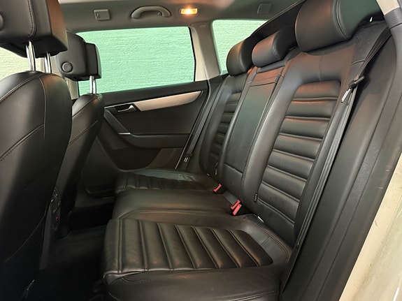 Volkswagen Passat Alltrack 14 of 20