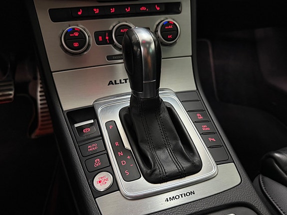 Volkswagen Passat Alltrack 17 of 20